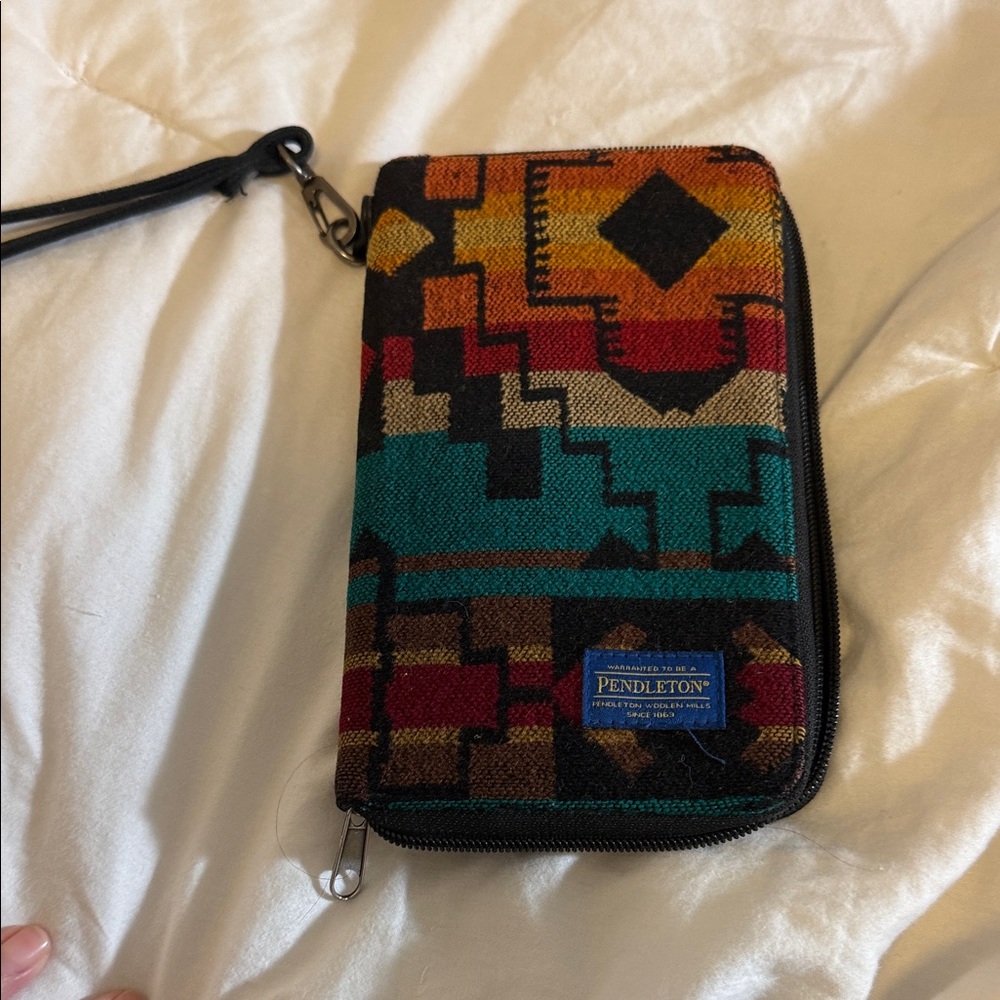 Wool Pendleton Teal, Rust & Mustard Southwestern Zip Wristlet. NWOT